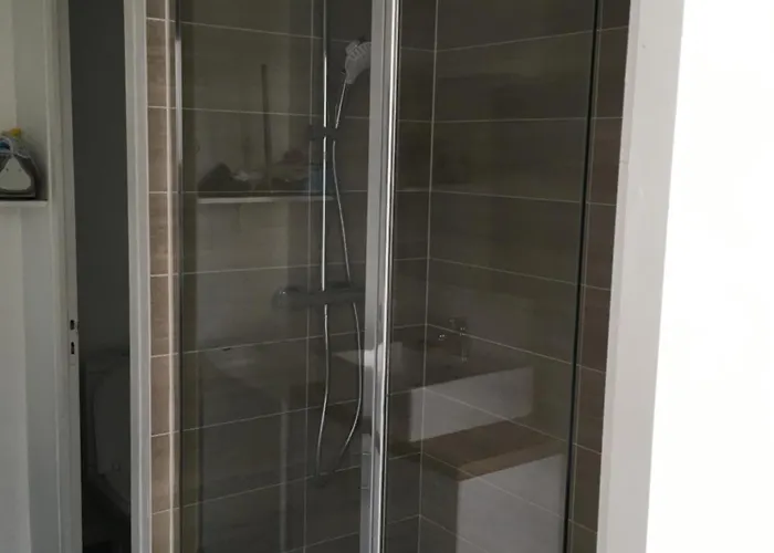 Beautiful And Bright 1st Floor Flat With Large Terrace - Center *