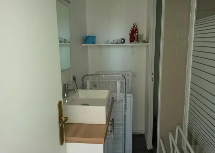 Beautiful And Bright 1st Floor Flat With Large Terrace - Center *