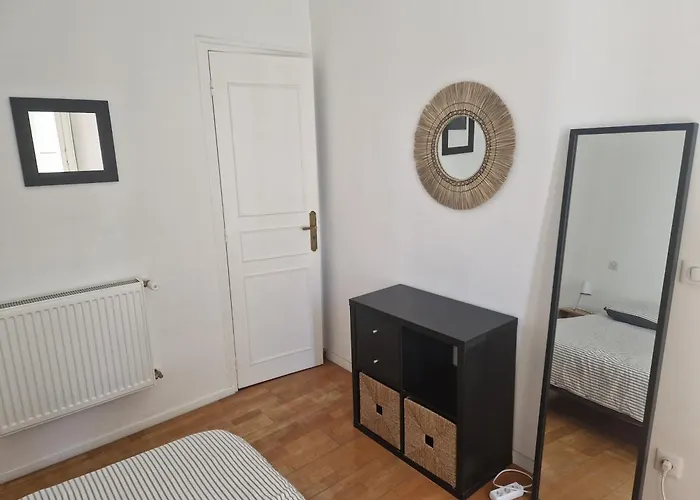 Beautiful And Bright 1st Floor Flat With Large Terrace - Center *