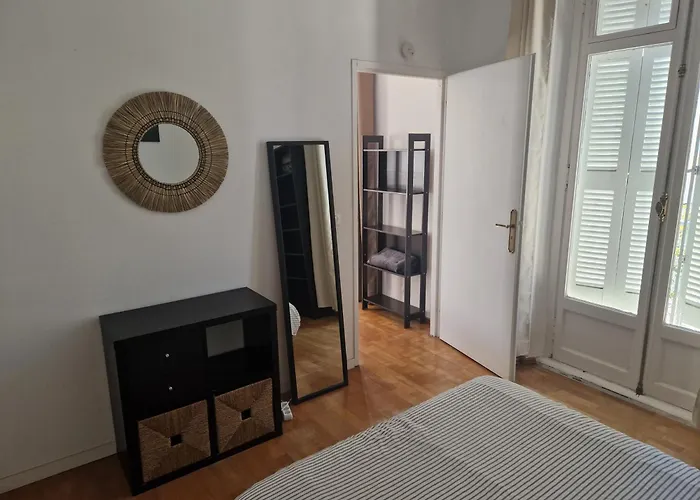 Lägenhet Beautiful And Bright 1st Floor Flat With Large Terrace - Center *