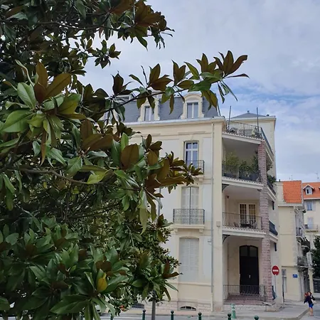 Beautiful And Bright 1st Floor Flat With Large Terrace - Center 比亚里茨