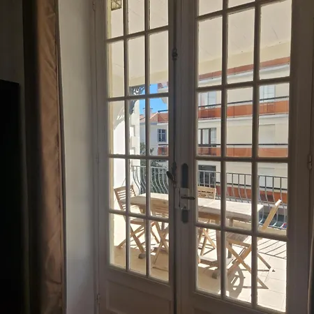 Beautiful And Bright 1st Floor Flat With Large Terrace - Center Apartment *