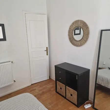 Beautiful And Bright 1st Floor Flat With Large Terrace - Center *