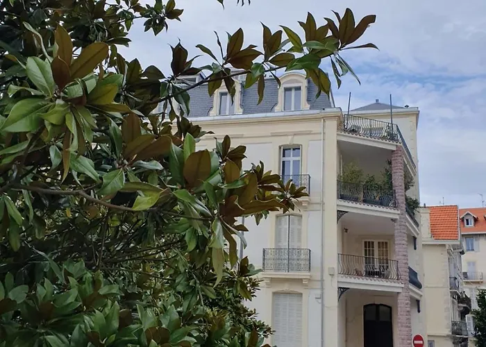 Beautiful And Bright 1st Floor Flat With Large Terrace - Center 比亚里茨