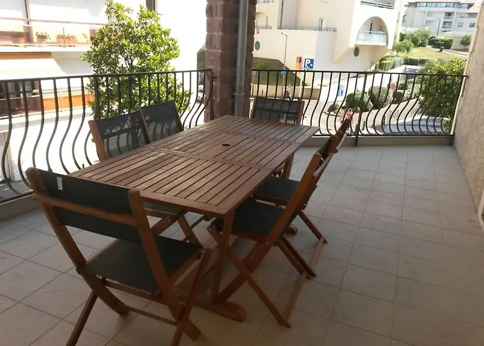 Beautiful And Bright 1st Floor Flat With Large Terrace - Center *