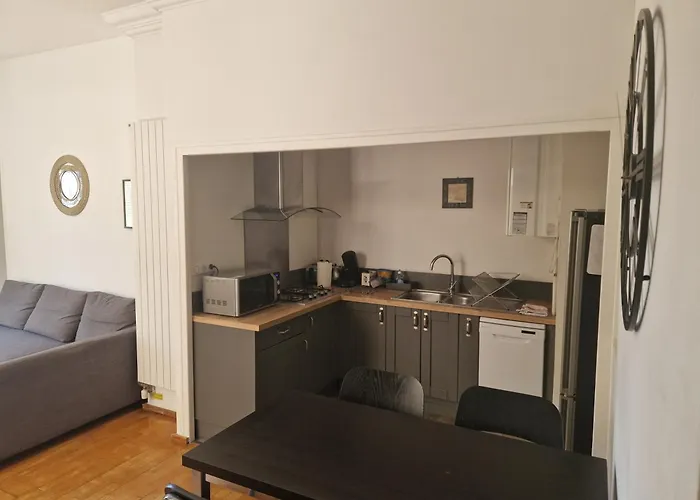 公寓 Beautiful And Bright 1st Floor Flat With Large Terrace - Center *