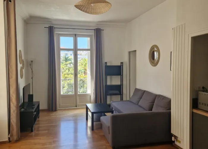 Lejlighed Beautiful And Bright 1st Floor Flat With Large Terrace - Center *