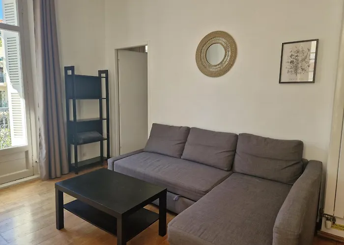 Lejlighed Beautiful And Bright 1st Floor Flat With Large Terrace - Center